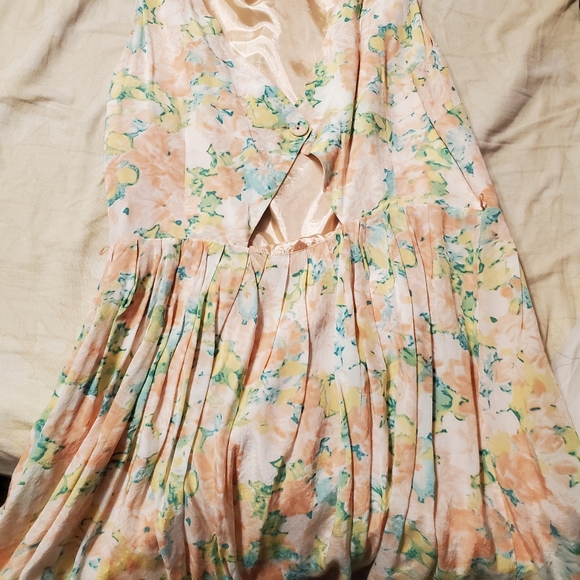 Dress - Picture 2 of 2